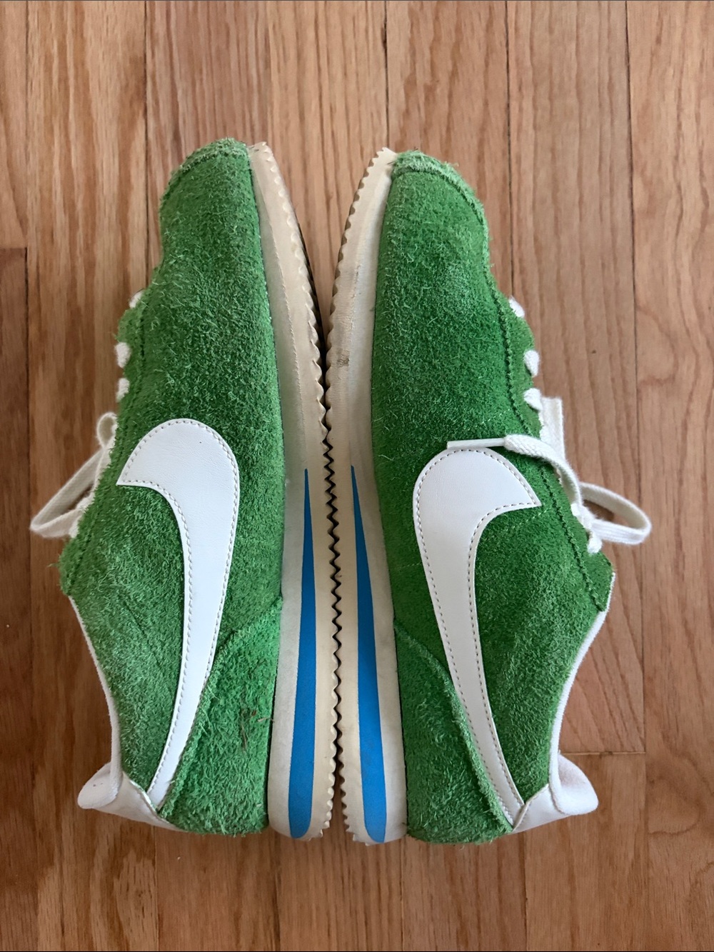 Nike Green and White Suede Sneakers with Blue Accents - Picture 2 of 5